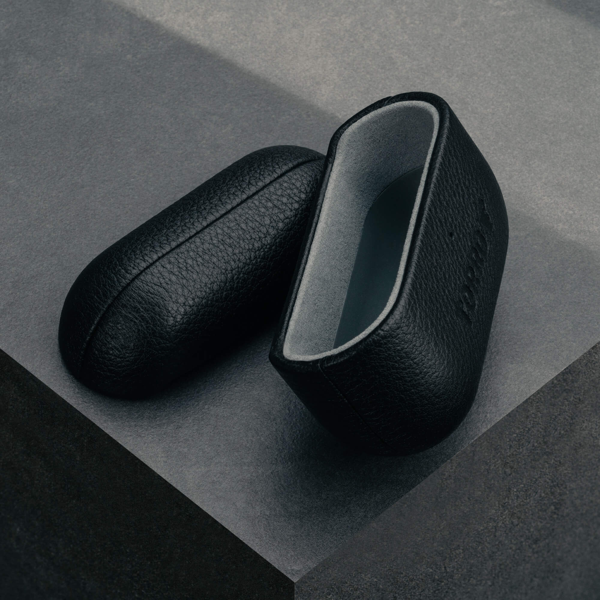 Apple AirPods Pro Leather Case (1st & 2nd Generation) - Image 3