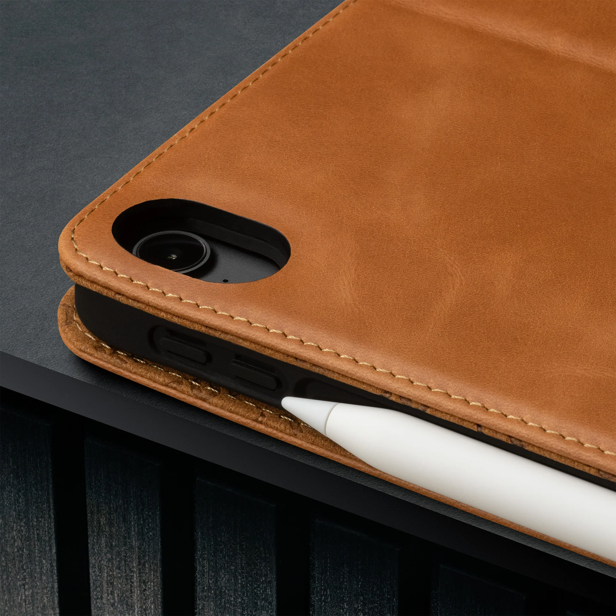 Apple iPad Air 11-inch Leather Case (M4 / M3 / M2) - Image 16