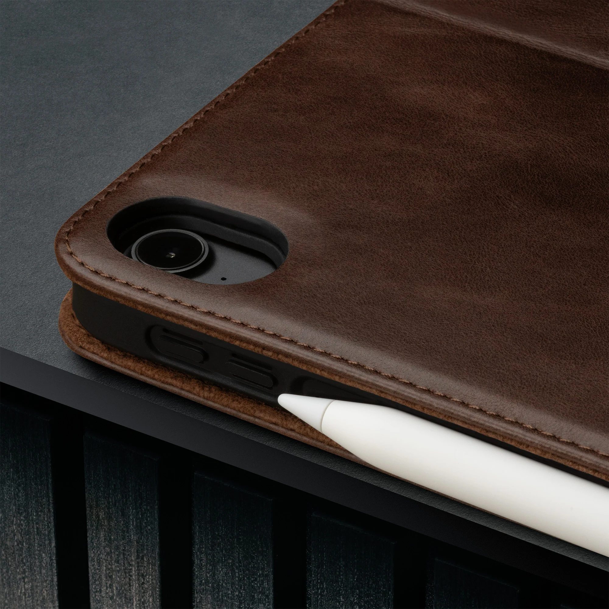 Apple iPad Air 11-inch Leather Case (M4 / M3 / M2) - Image 20