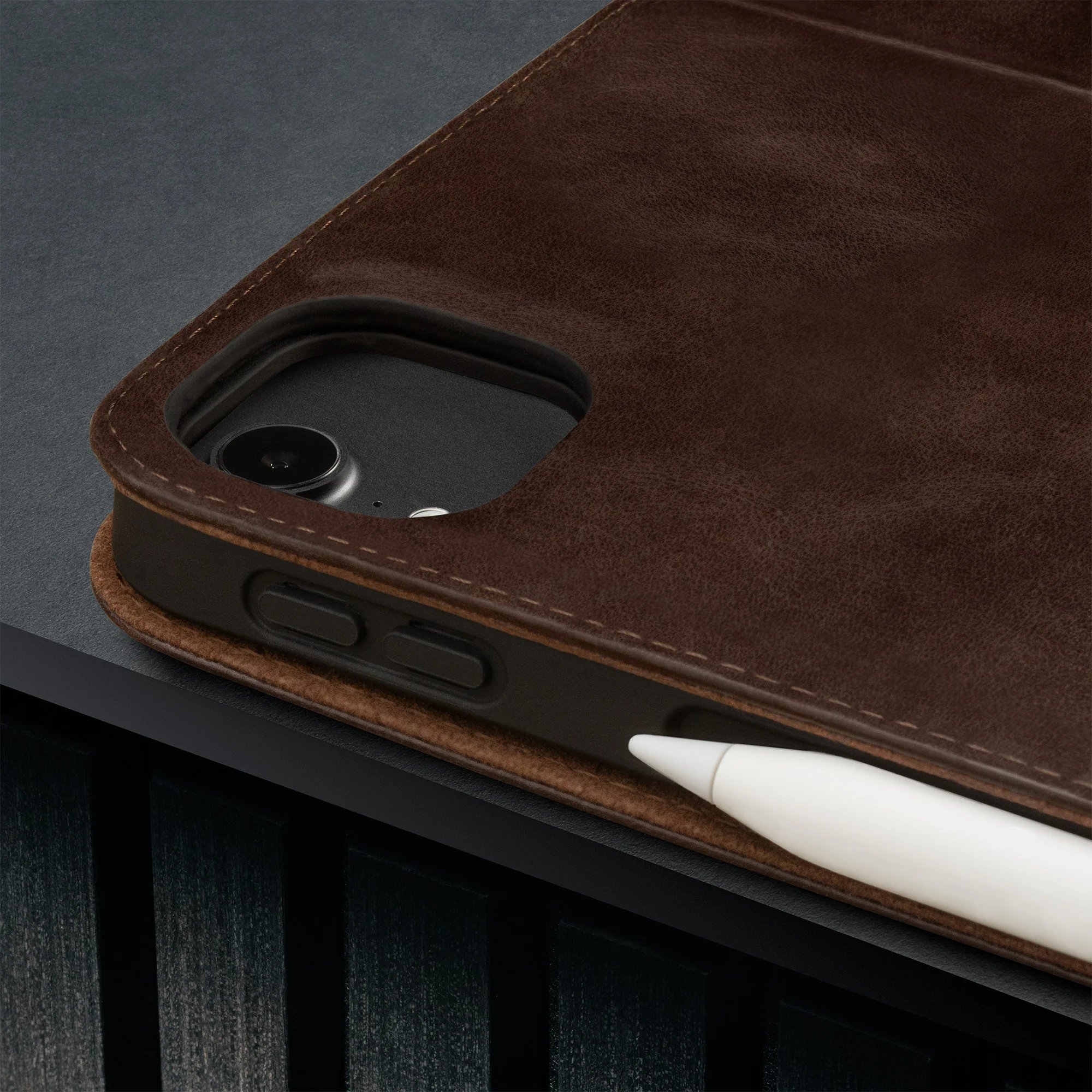 Apple iPad Air 13-inch Leather Case (M4 / M3 / M2) - Image 10