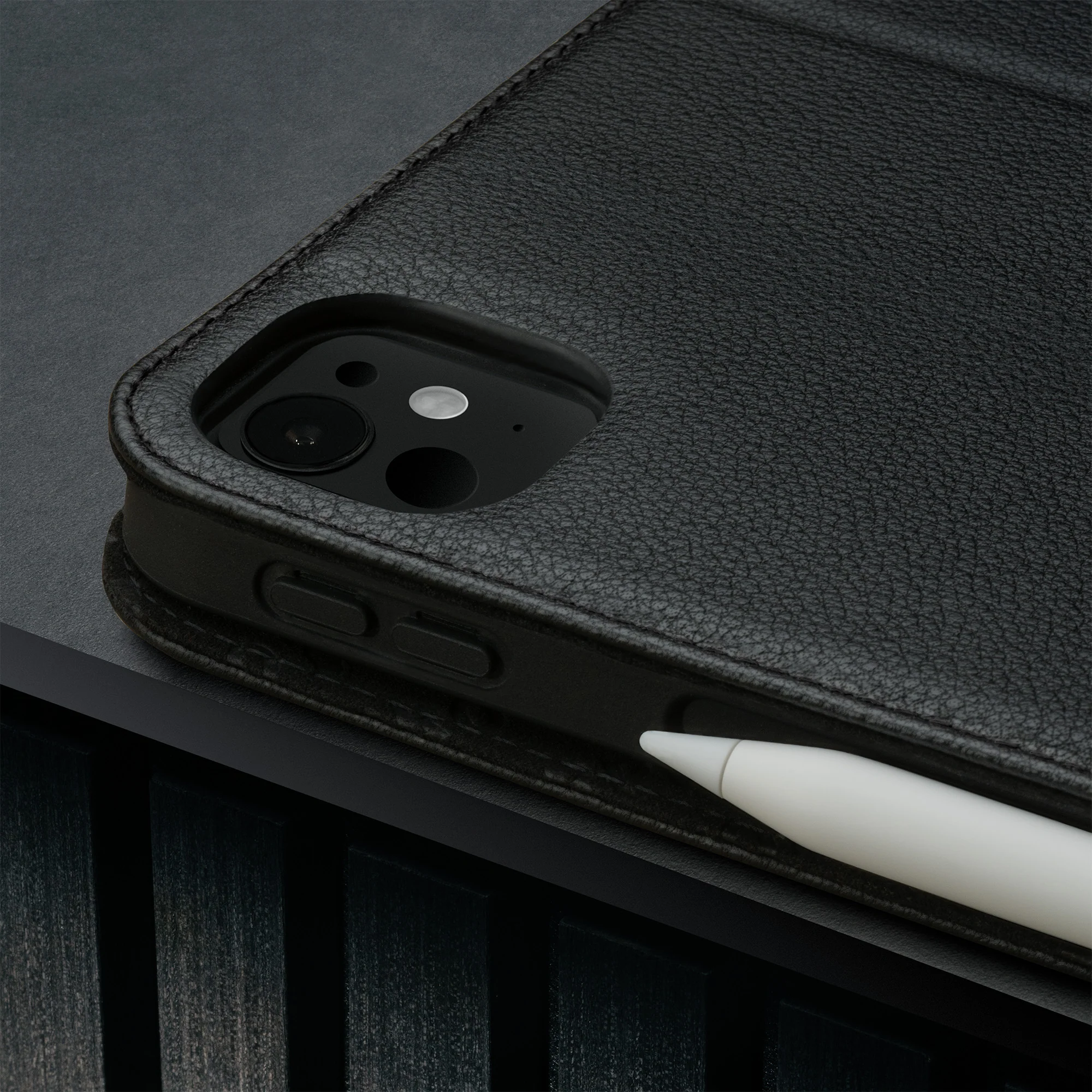 Apple iPad Pro 11-inch Leather Case (M5 2025 & M4 2024) - Image 20