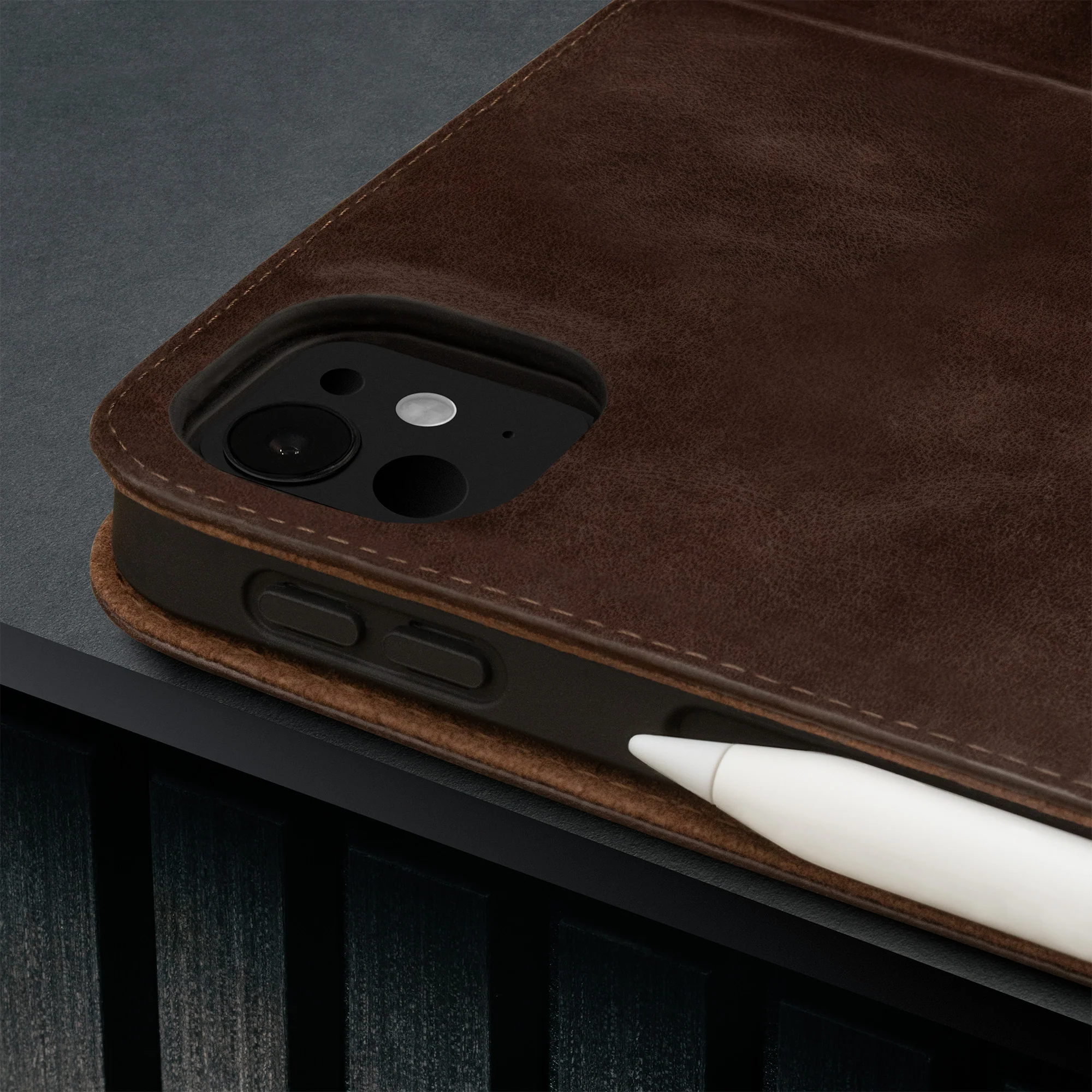 Apple iPad Pro 13-inch Leather Case (M5 2025 & M4 2024) - Image 12