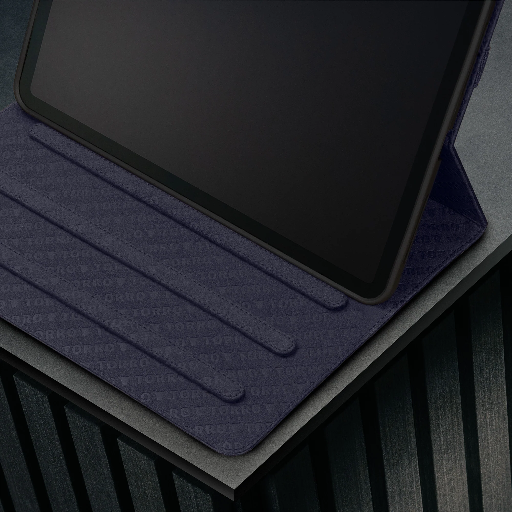 Apple iPad Pro 13-inch Leather Case (M5 2025 & M4 2024) - Image 15