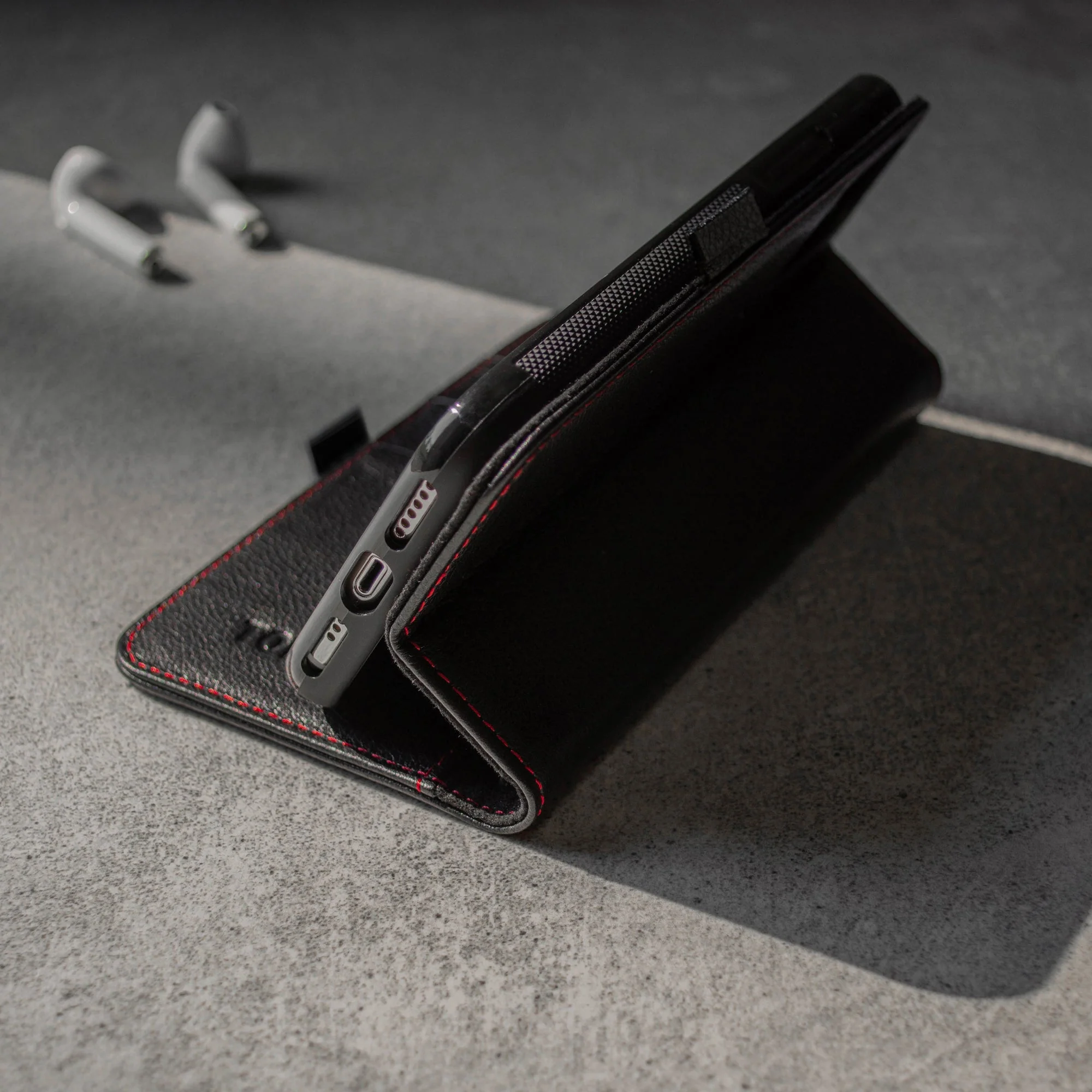 Apple iPhone 11 Pro Leather Case (with Stand function) - Image 3
