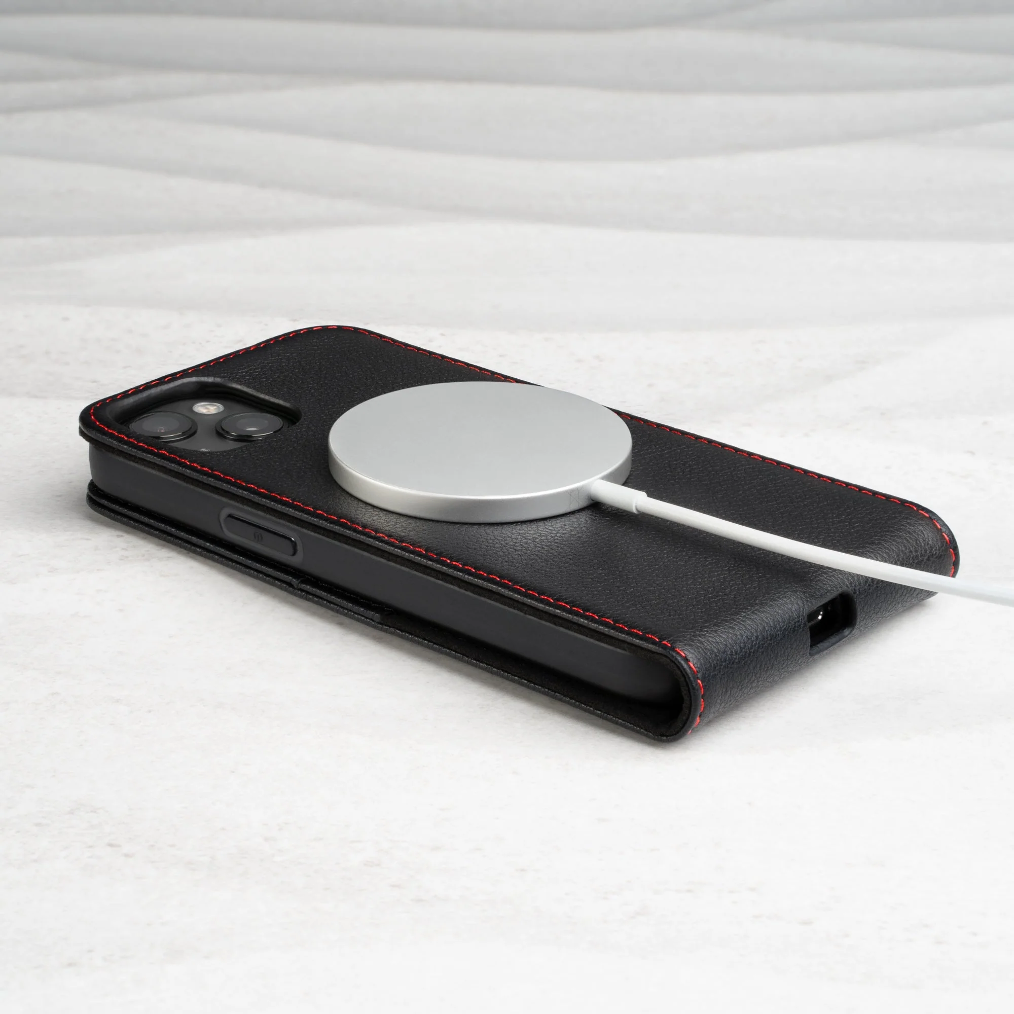 Apple iPhone 14 Leather Flip Case (MagSafe Charging) - Image 4