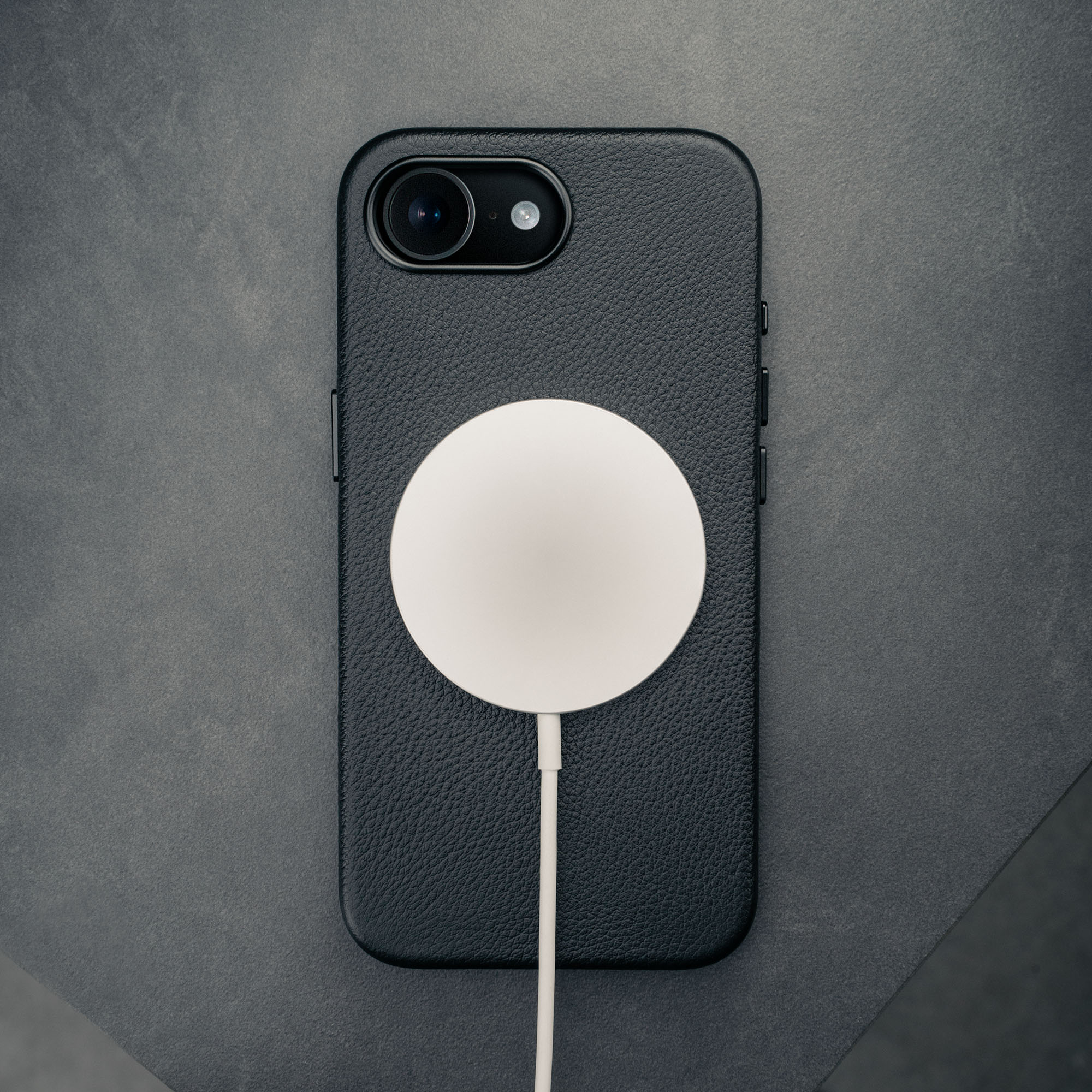 Apple iPhone 17e / 16e Slimline Leather Bumper Case - Image 4