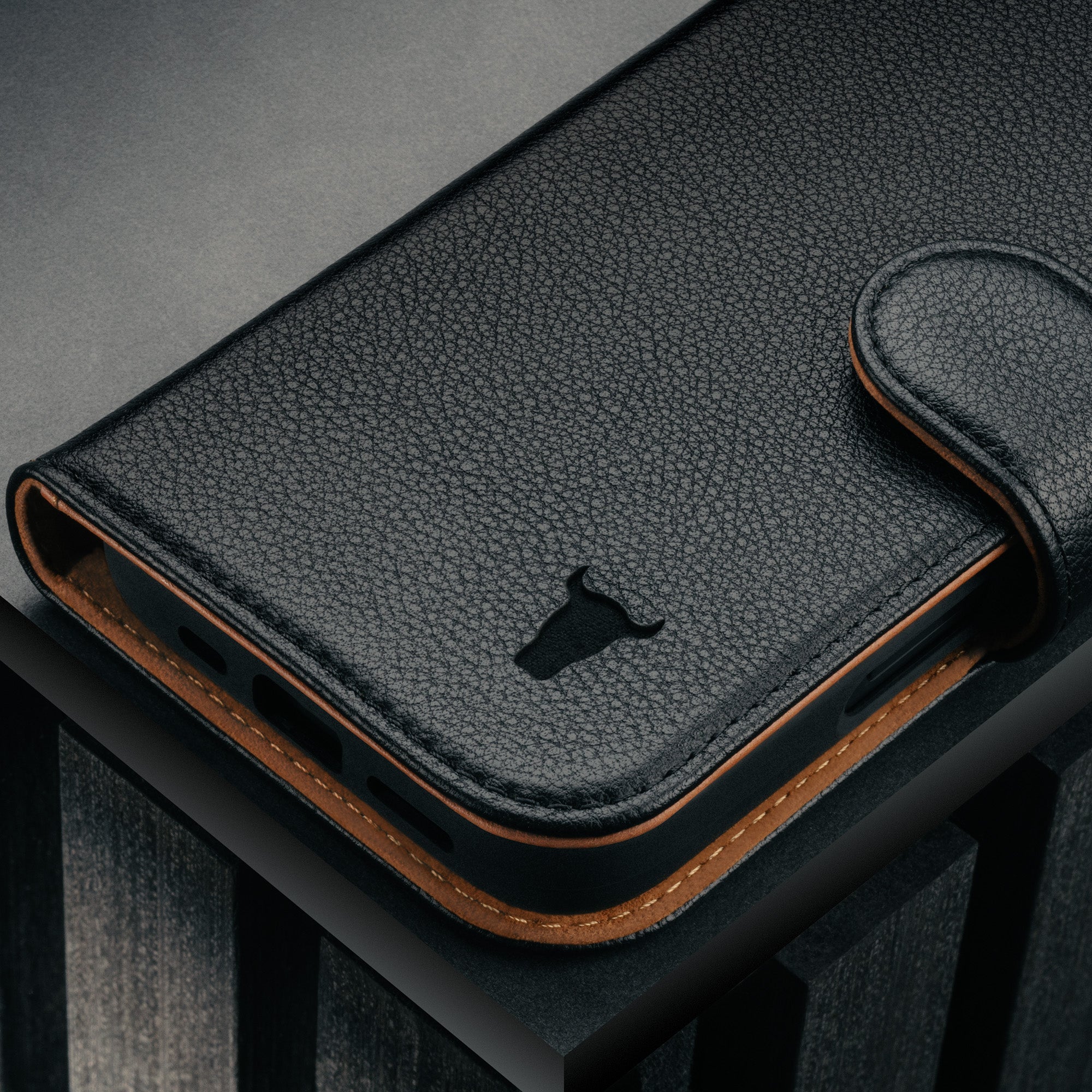 Apple iPhone 17 2-in-1 Leather Wallet Case (with Detachable Cover & MagSafe Charging) - Image 7