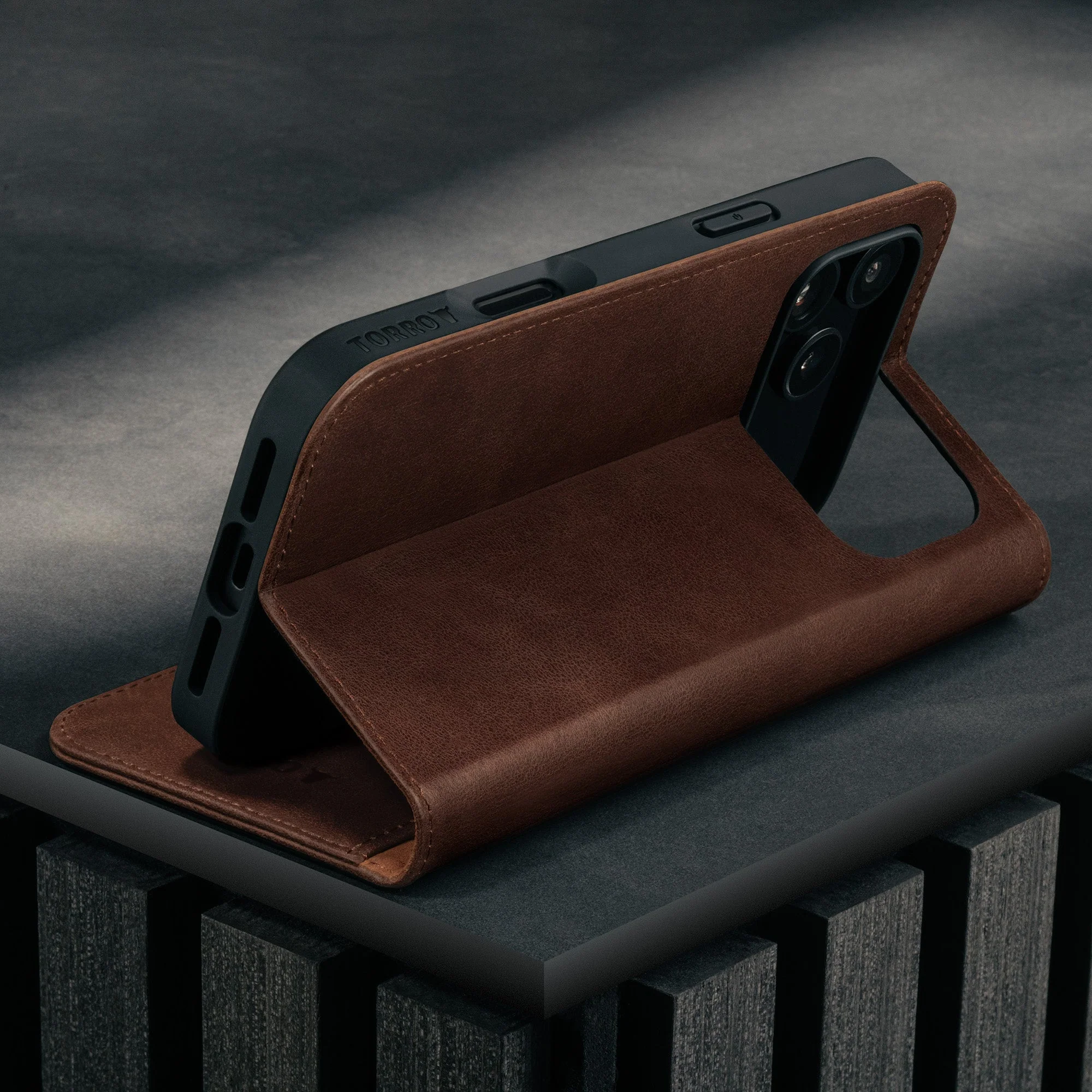 Apple iPhone 17 Pro Leather Wallet Case (MagSafe Charging) - Image 16