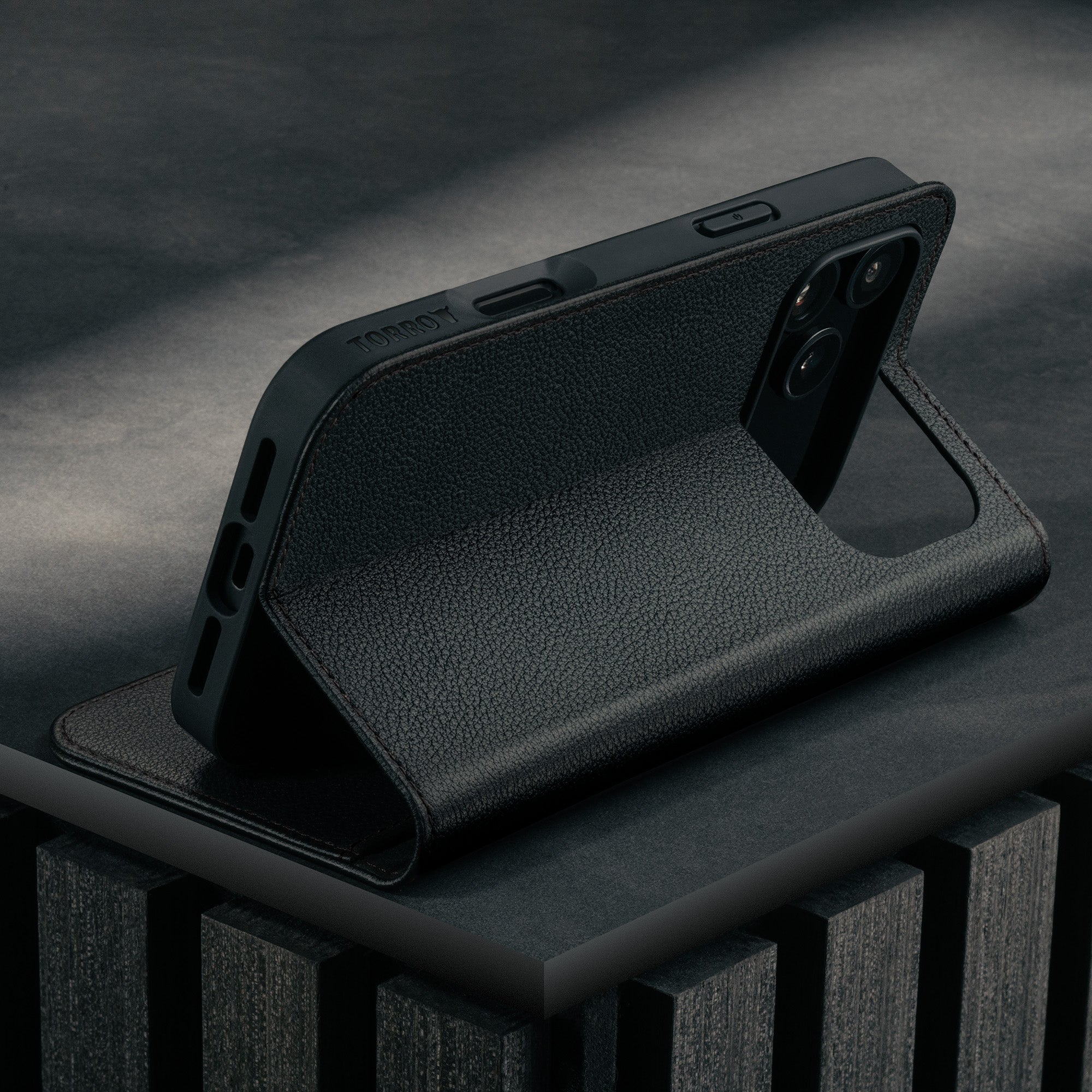 Apple iPhone 17 Pro Leather Wallet Case (MagSafe Charging) - Image 40