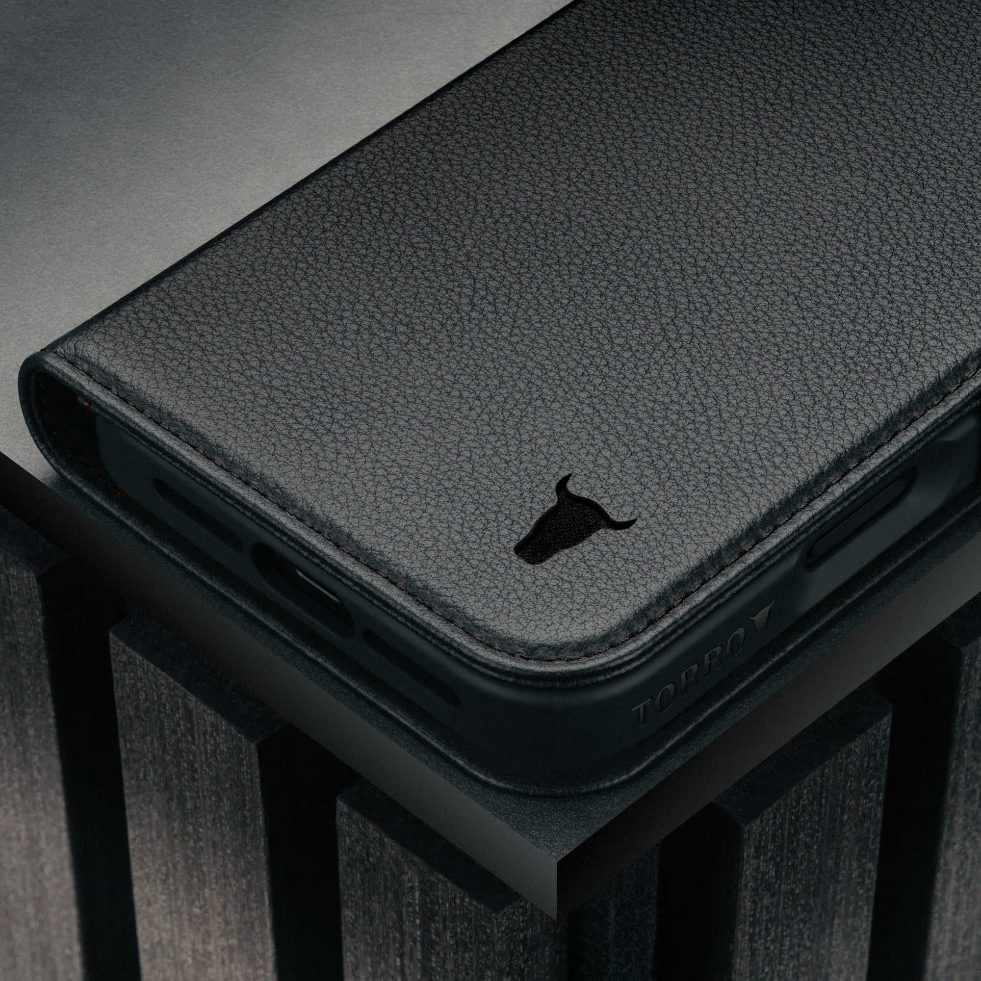 Apple iPhone 17 Pro Leather Wallet Case (MagSafe Charging) - Image 44