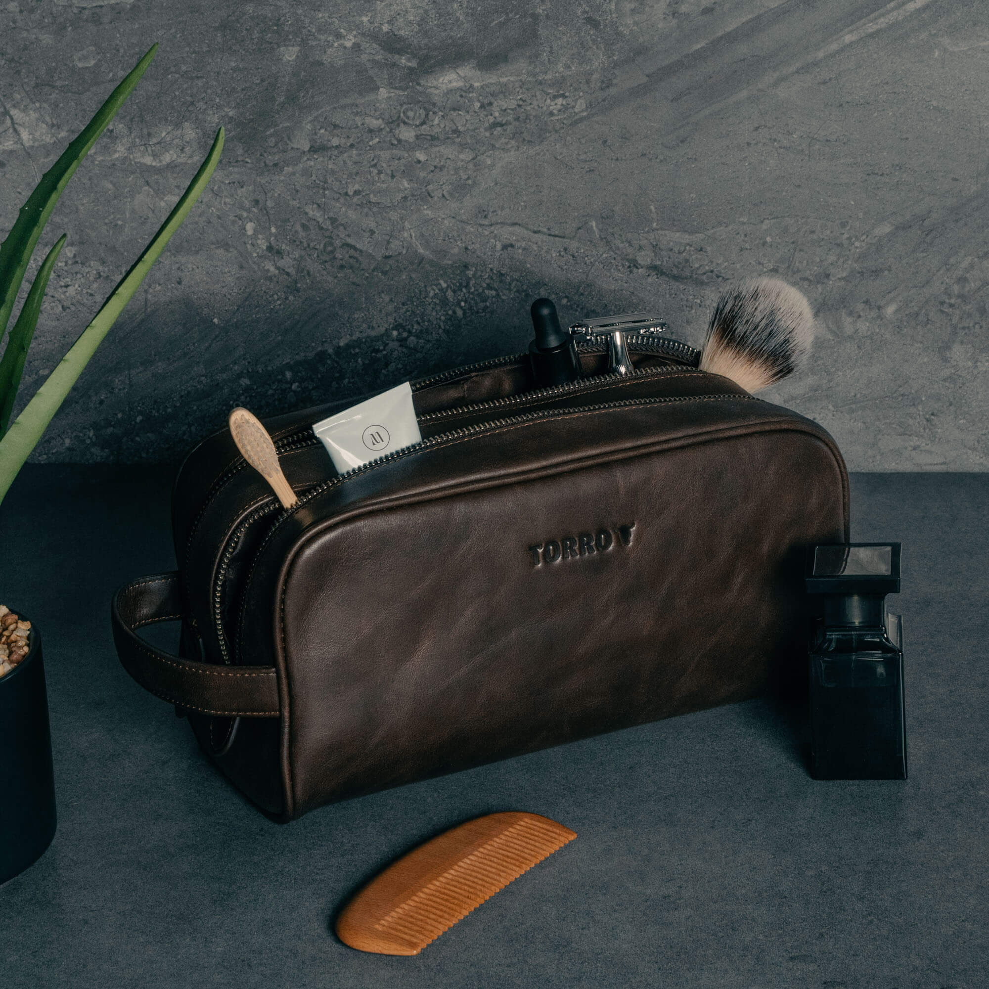 Leather Wash Bag - Image 7